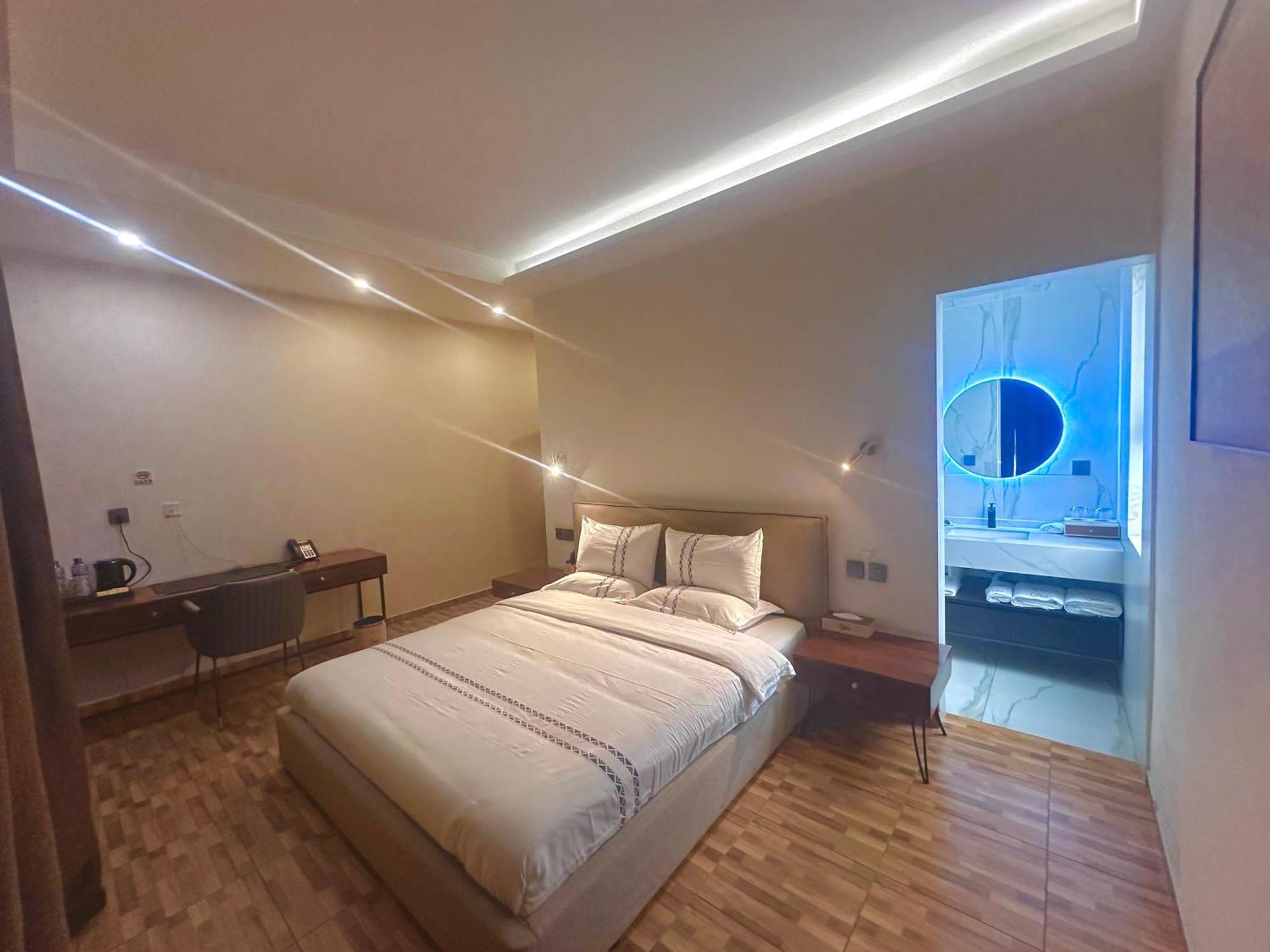 H&H Hotel Kinshasa Esterno foto
