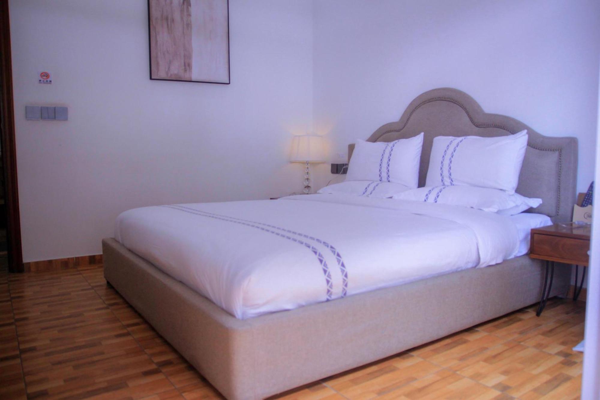 H&H Hotel Kinshasa Esterno foto