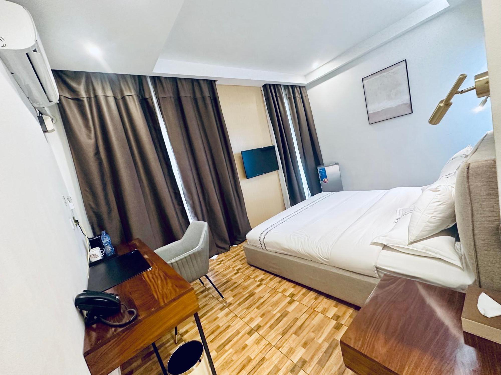 H&H Hotel Kinshasa Esterno foto